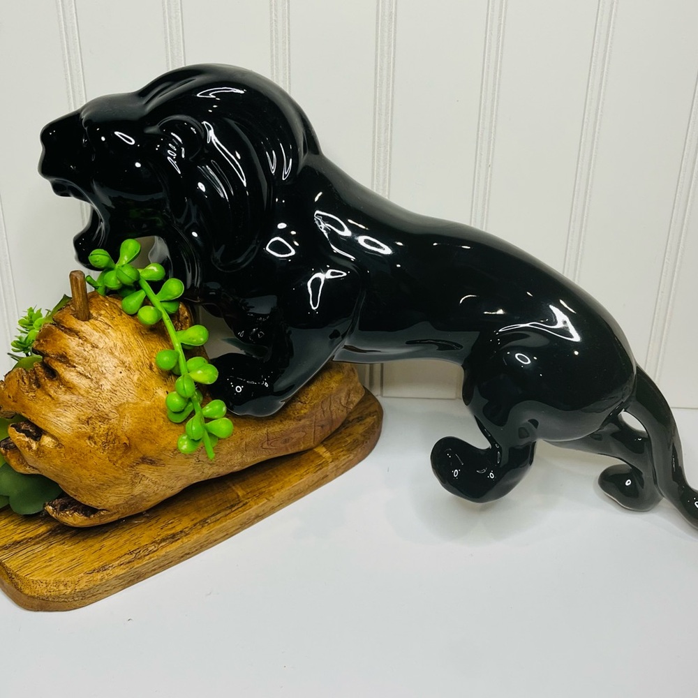 VINTAGE CERAMIC LION
